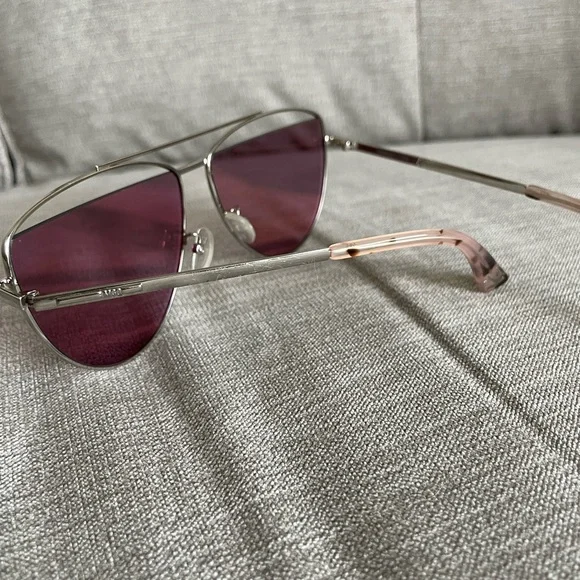 MCQ ALEXANDER MCQUEEN like new sunnies - Picture 3 of 11